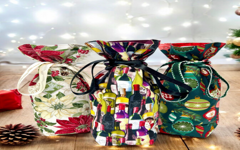 Experience the Festive Charm: Christmas Wine Gift Bag for Housekeepers