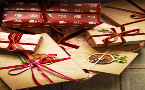 Unwrap Joy with a Christmas Candy Gift Box: The Perfect Christmas Gift for Your Daughter